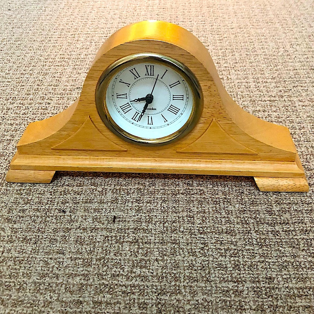 NWOT Westclox beige clock from 1980.